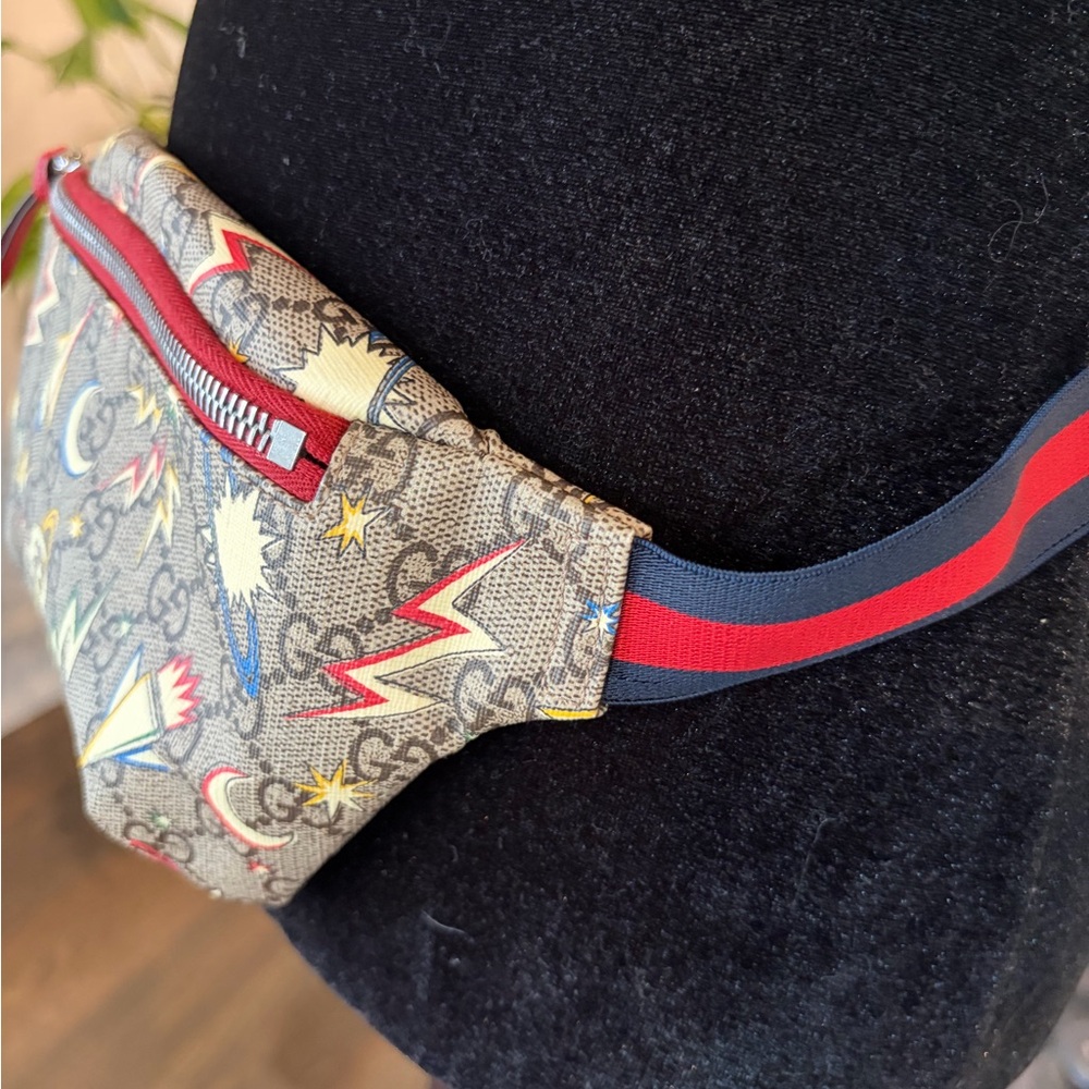 Gucci Beige Waist/Crossbody Bag with Red and Multicolor Accents - Picture 2 of 9